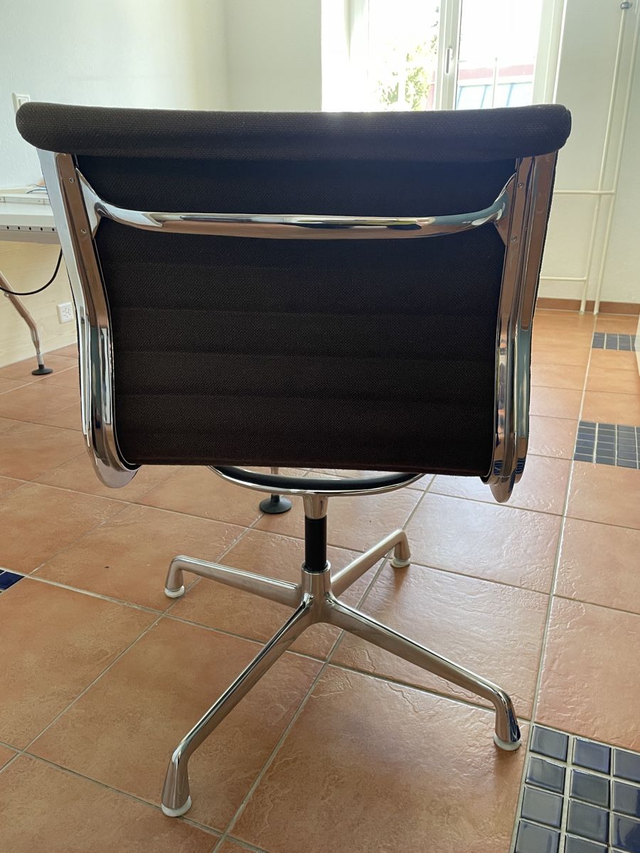Vitra Stühle: Vitra EA 108 Lounge Stuhl, HopSak Stoffbezug – Gebraucht aus Gelterkinden von highfligh 1
