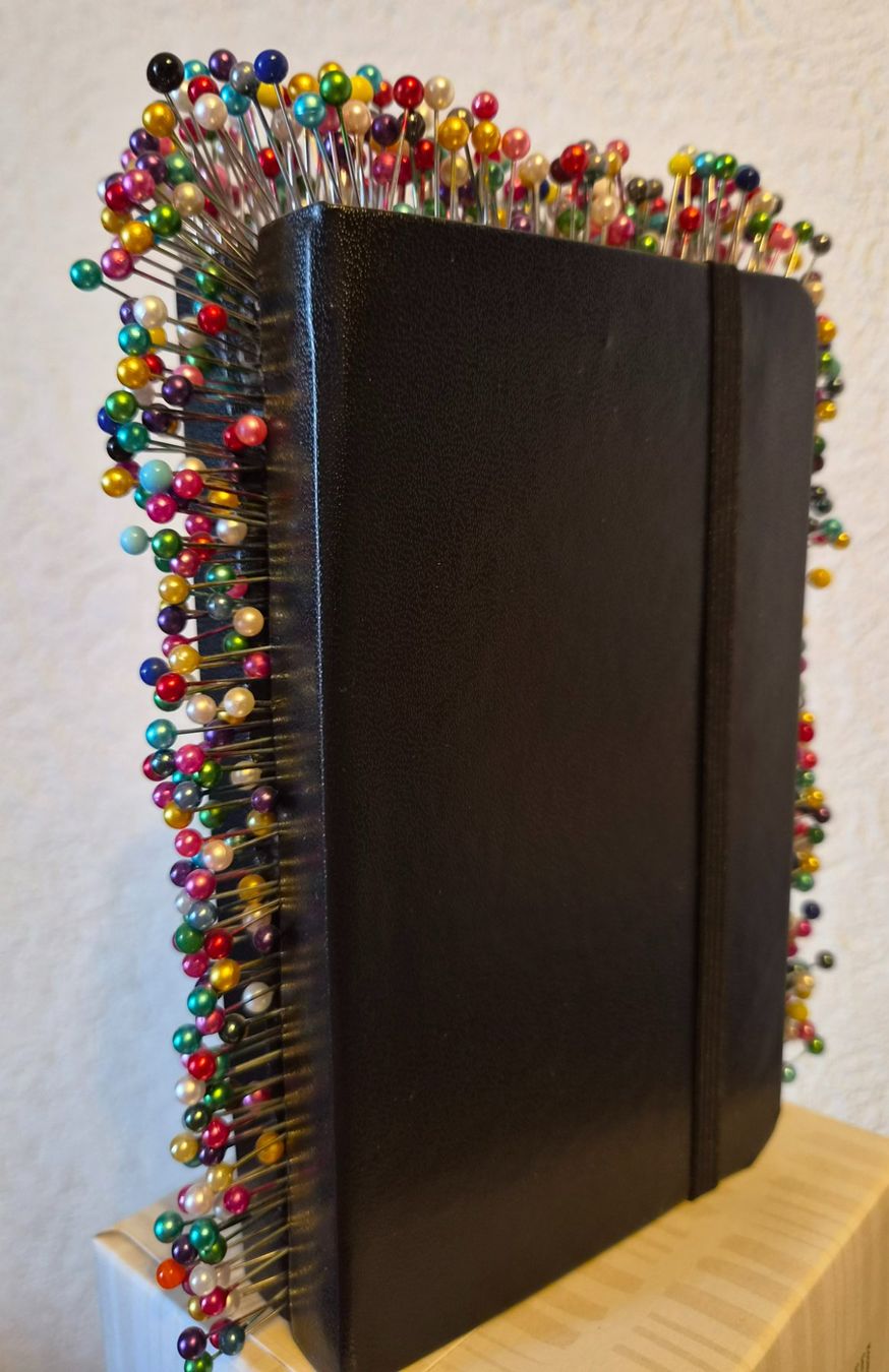 Sculptures & Statues: Kunstobjekt mit Moleskine-Notizbuch – D'occasion à Zurich par vik_x7tq 1