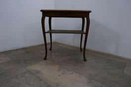 Antiker Beistelltisch aus Holz mit Ablage - HE008