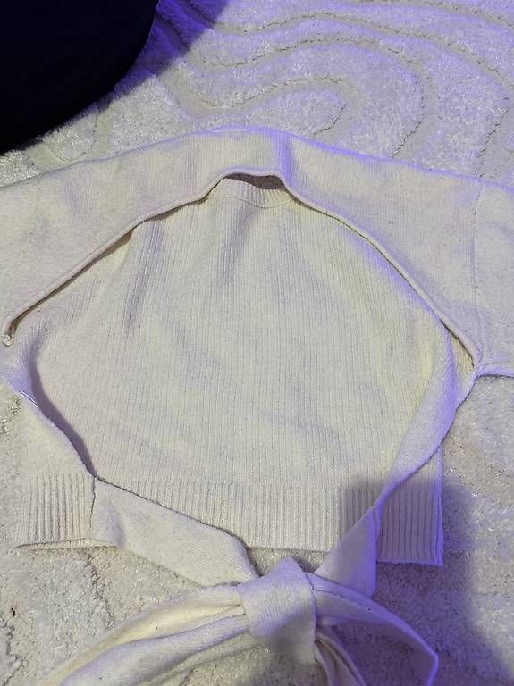 Maglioni & Felpe: Rückenfreie Pullover  – Usato da Wallisellen venduto da hug_pf77 4