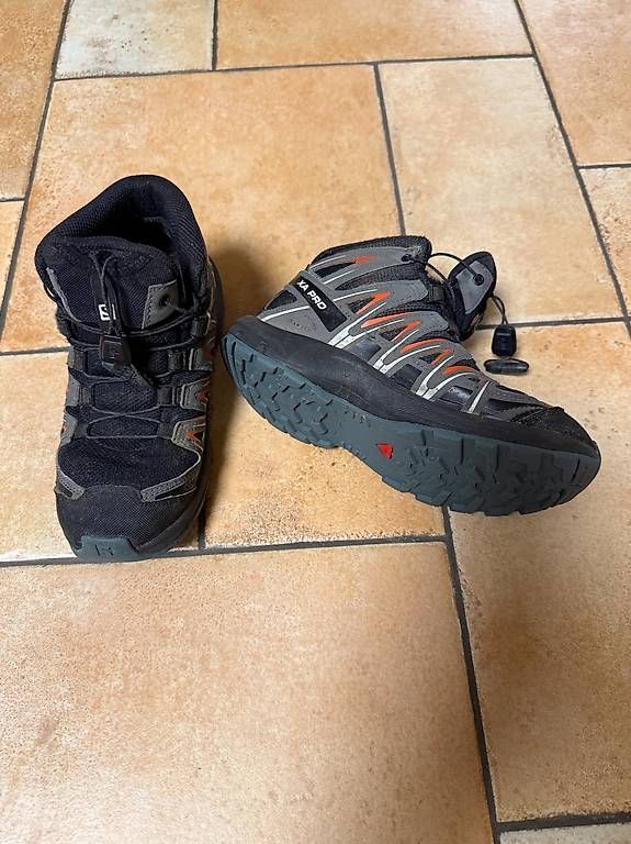Schuhe für Jungen: Wanderschuhe "Salomon XA pro" Gr. 33, wasserdicht – Gebraucht aus Dübendorf von rut_5b5n 1