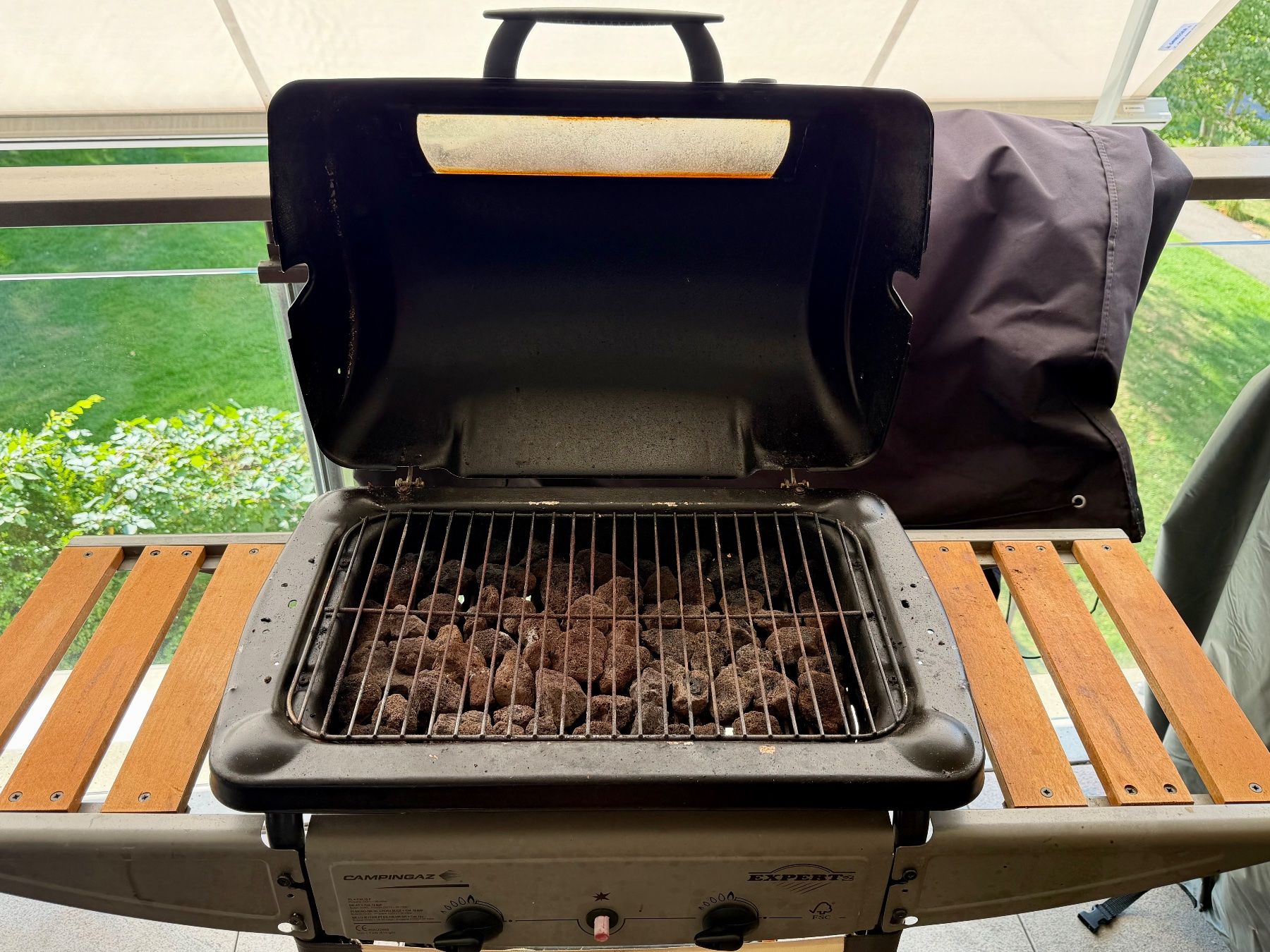 Campingaz Grills: Lavastein-Gasgrill, kompakt – Gebraucht aus Zürich von Hurtzle 1