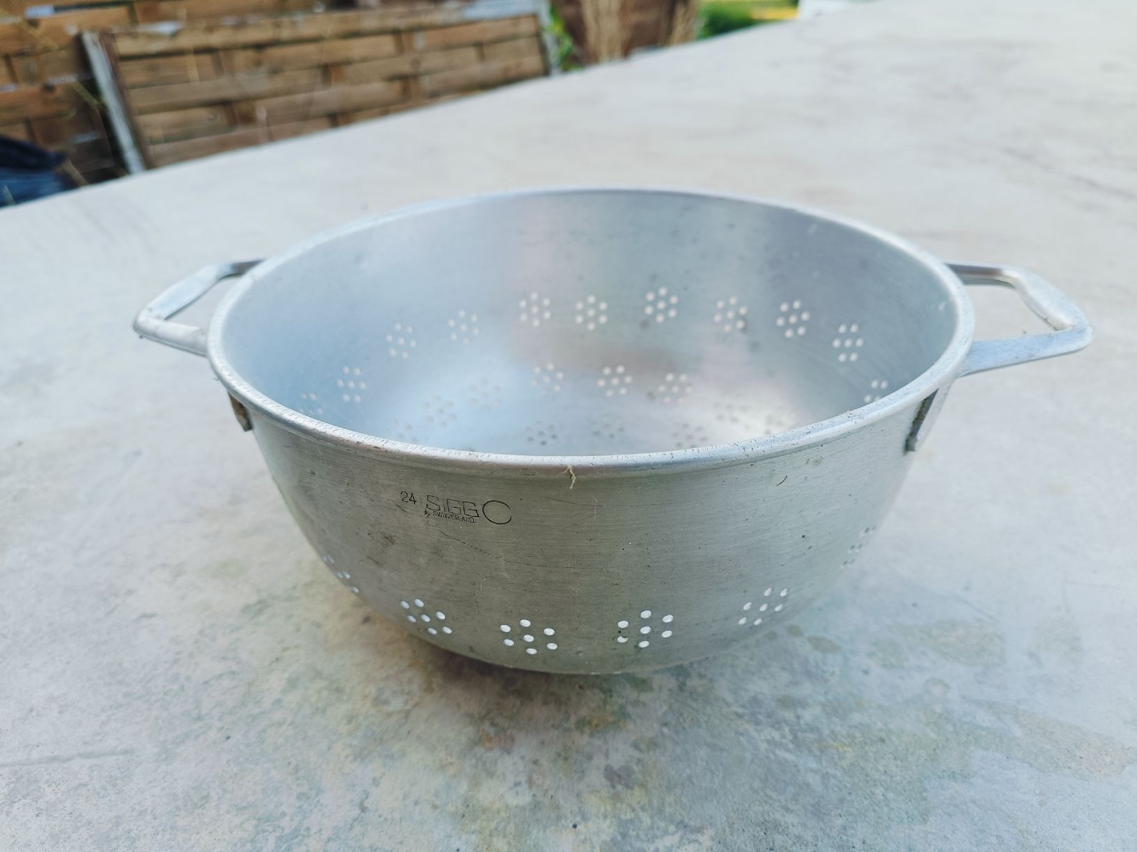 Sigg Appareils de cuisine: Altes Sieb SIGG Aluminium 24 cm – D'occasion à Münchenbuchsee par Ruth0