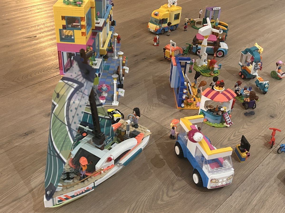 Lego Jouets: Lego Friends Set Schnäppchen,  Wohnblock, Segelschiff uvm. – D'occasion à Jona par grizzlyhedi01 4