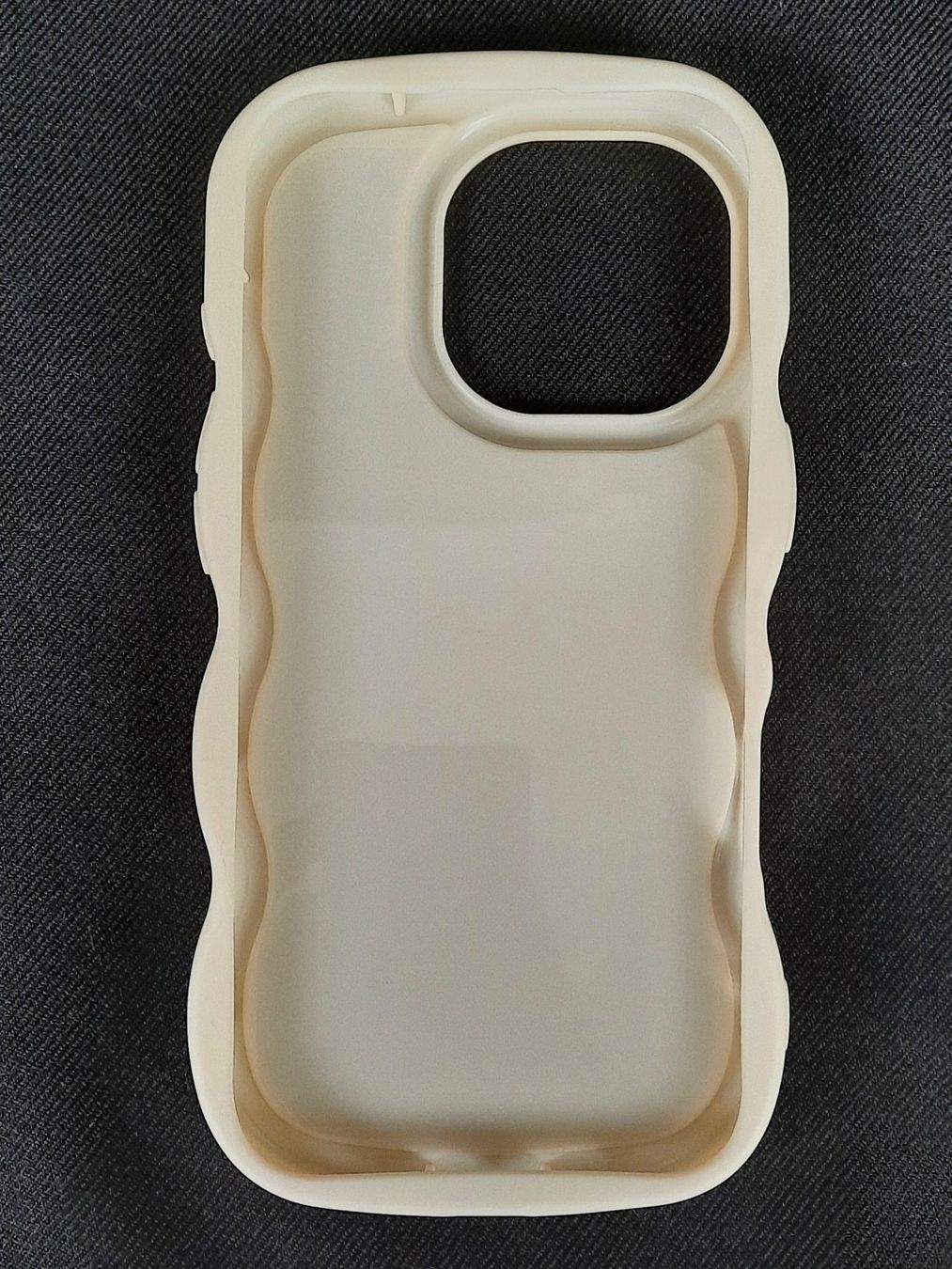 Coques & Protection écran: CANDY Case für iPhone 16 Pro – Neuf (Voir description) à Beinwil am See par Restwert_Beinwil 3