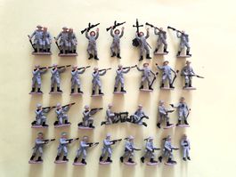 Soldats en plastique, 1/72, 25 mm. 30 pièces, 1939-45 ?