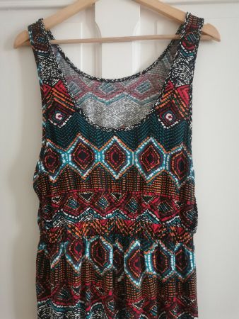 farbiger ärmelloser Jumpsuit Gr.M mit schönem Muster und Top