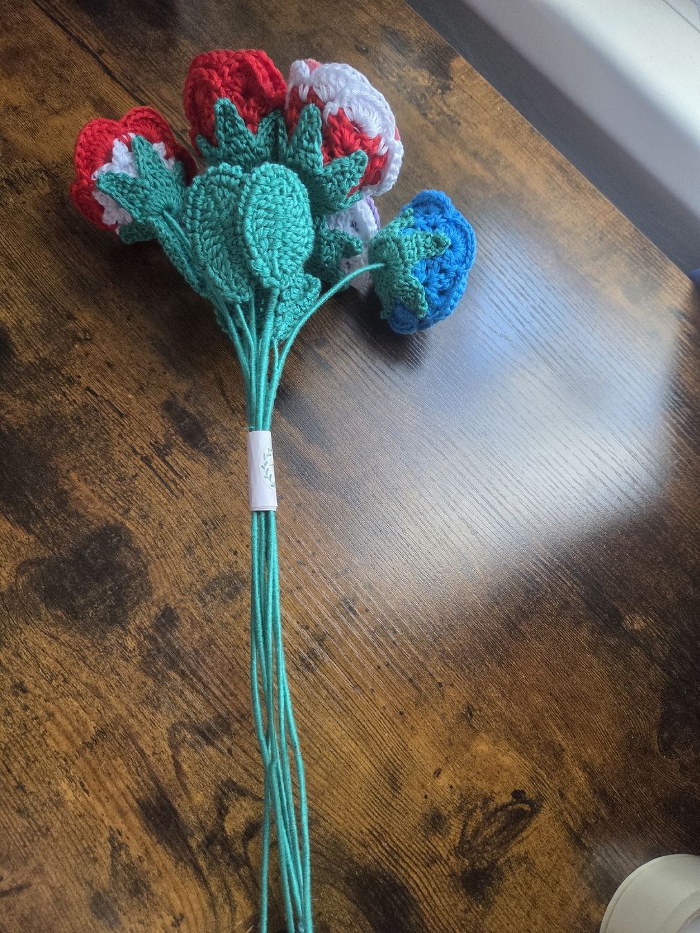 Tutte le decorazioni: Hand-knitted Rose Bouquet Multicoloured – Usato da Winterthur venduto da Maricels_Boutique 2