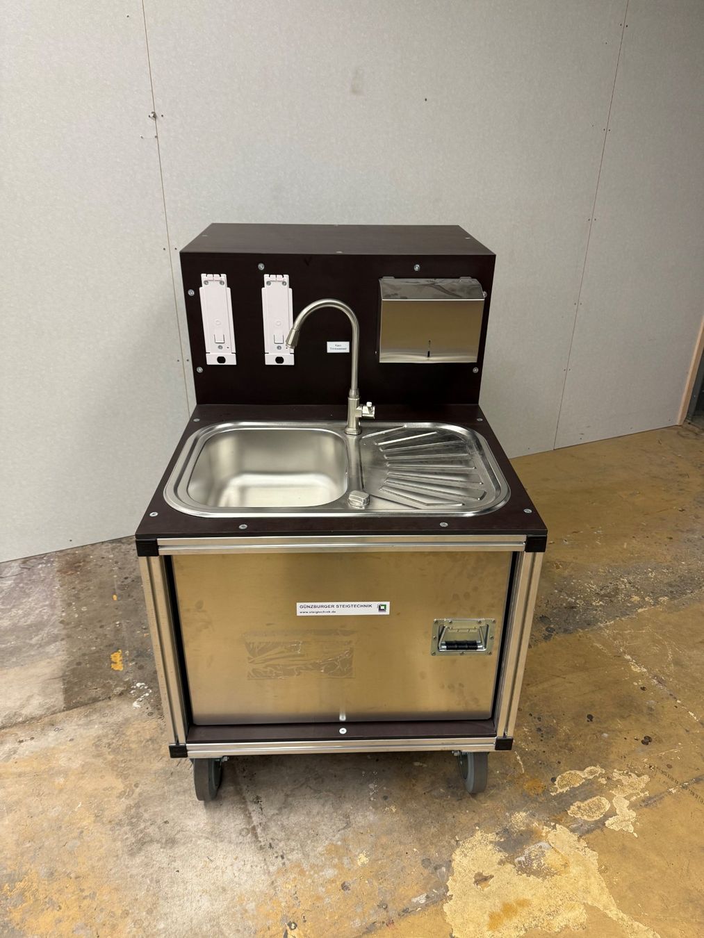 Eléments de bureau: Feuerwehr Rollcontainer Hygiene Typ 1 – Neuf (Voir description) à Wangen SZ par FERESTA_AG