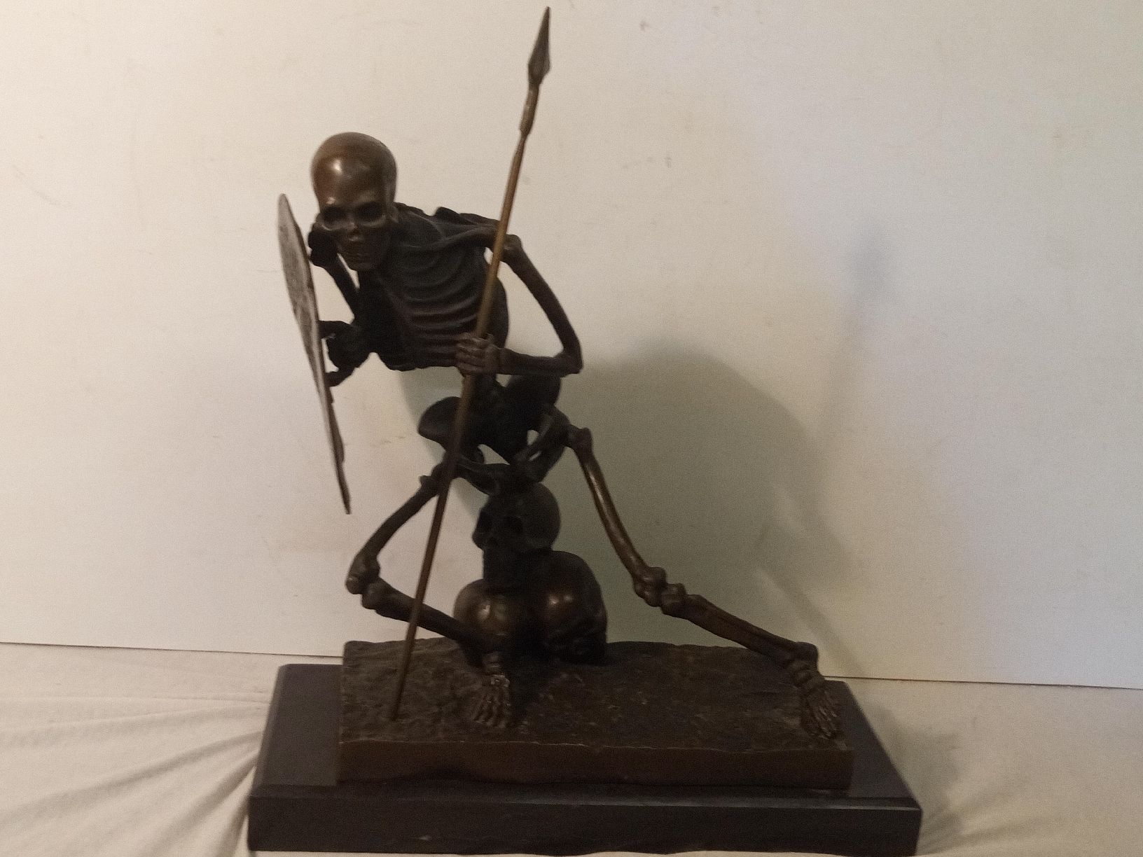 Sculture & Statue: Bronzeskulptur  "der Krieger" oder "Mement Mori" auf Sockel – Usato da basel venduto da markusb07