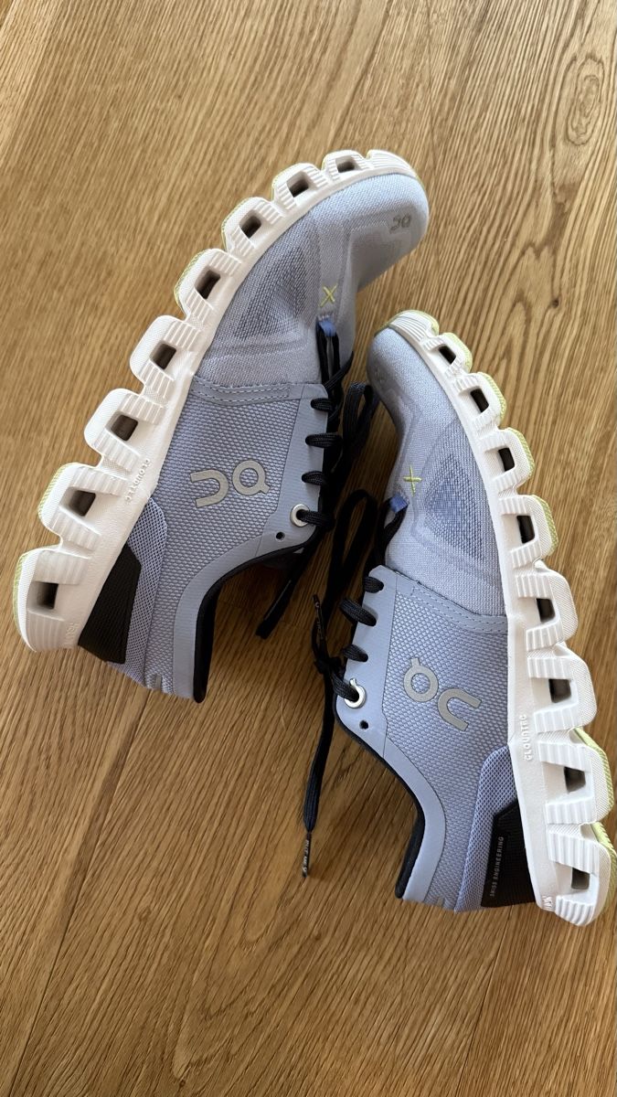 On Scarpe da donna: On Cloud X  Running Shoes size 38 – Usato da Boswil venduto da hey.itsme