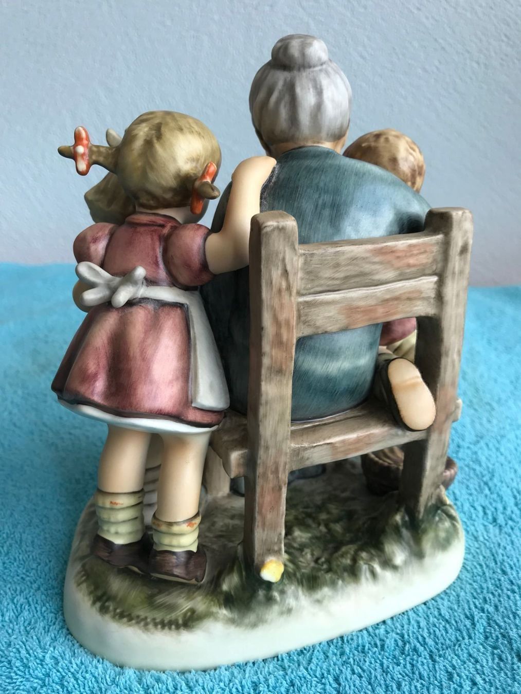 Hummel Statuette: Hummelfigur Grossmütterchen erzählt – Nuovo e nell'imballaggio originale da Siebnen venduto da Trans-Am 5