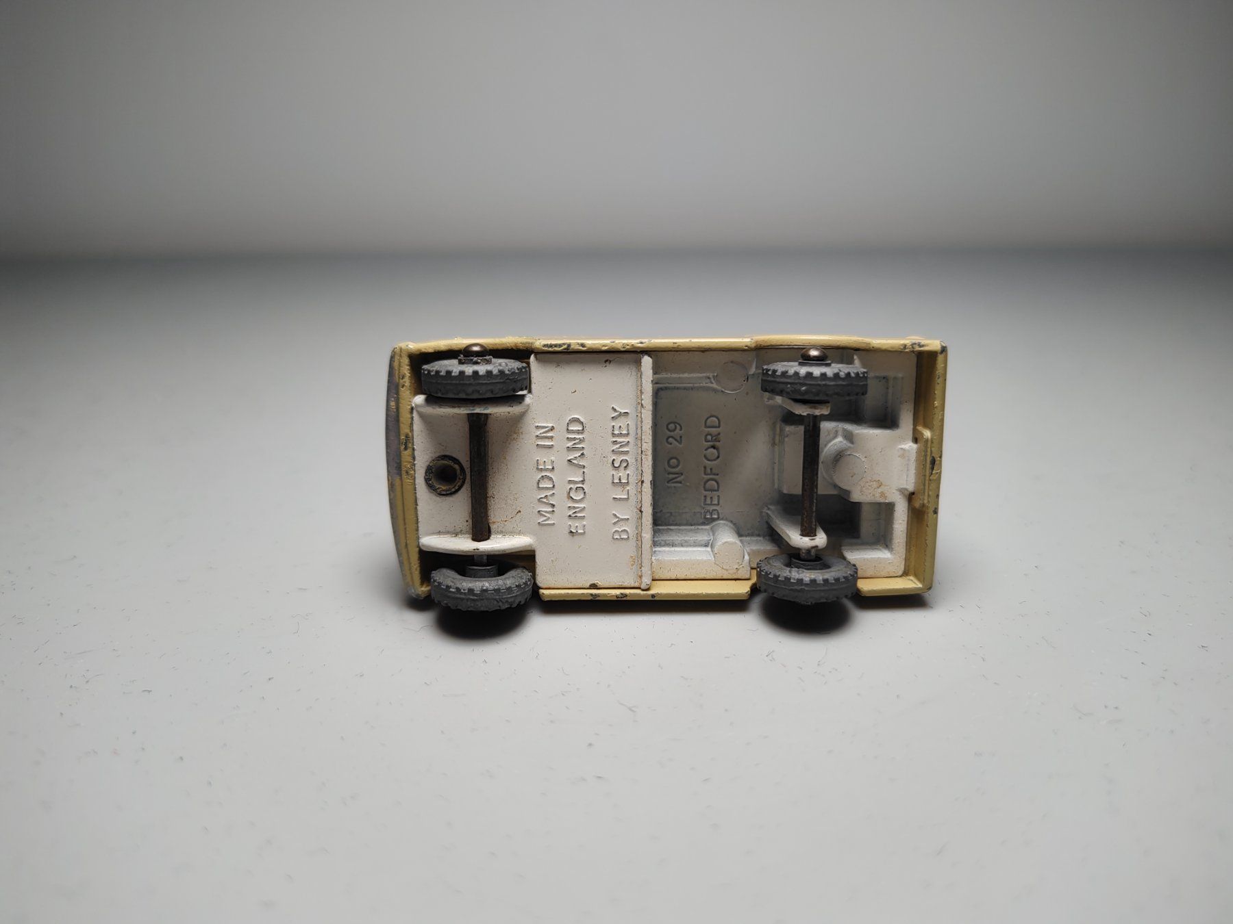 Matchbox Modellini d'auto: Matchbox Lesney No 29 Bedford Milk van – Usato da Bachenbülach venduto da R.Mall 5