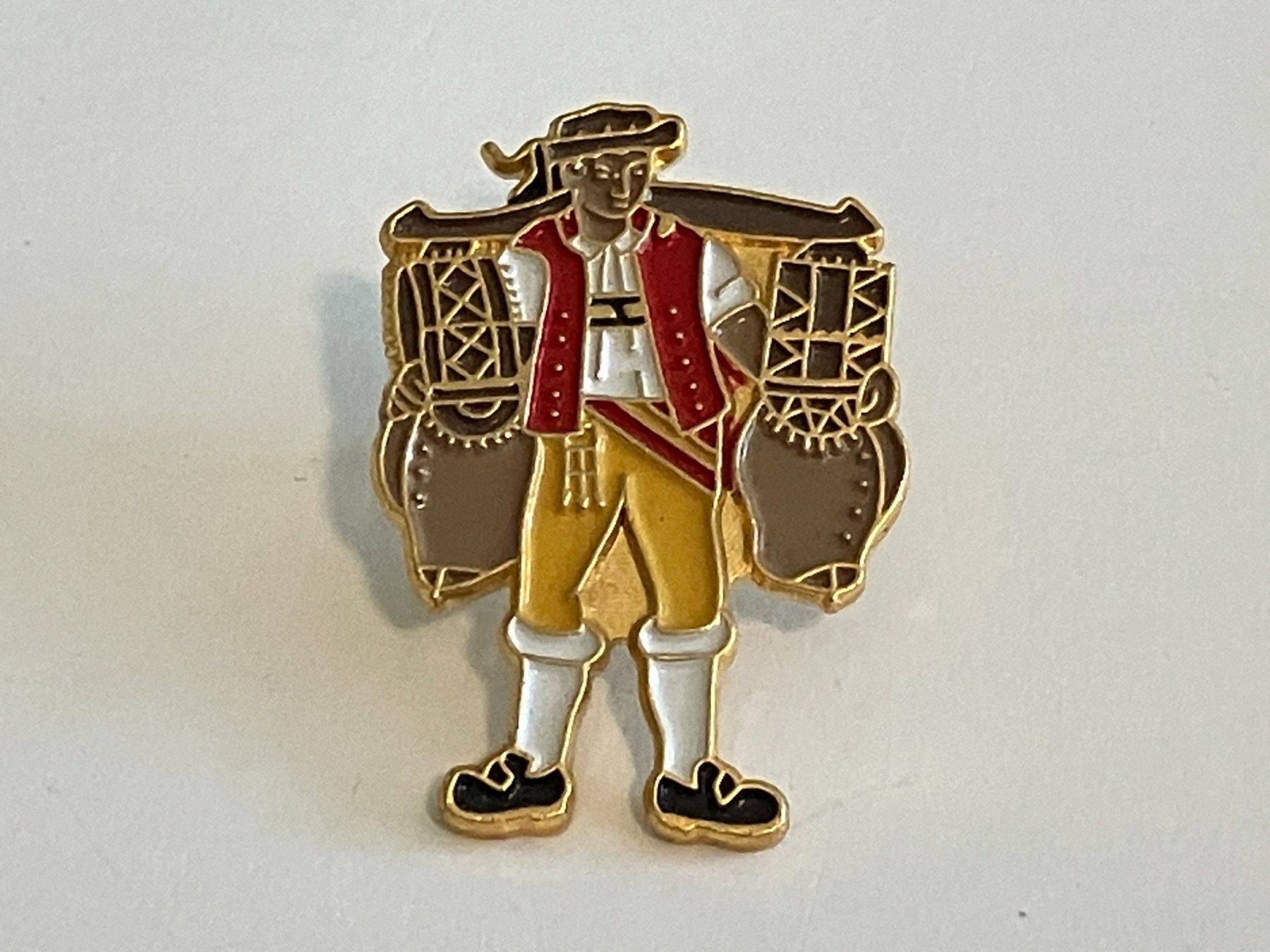 Placchette & Badge: 1 Pin Senn mit Glocken – Usato da Basel venduto da djwwpp