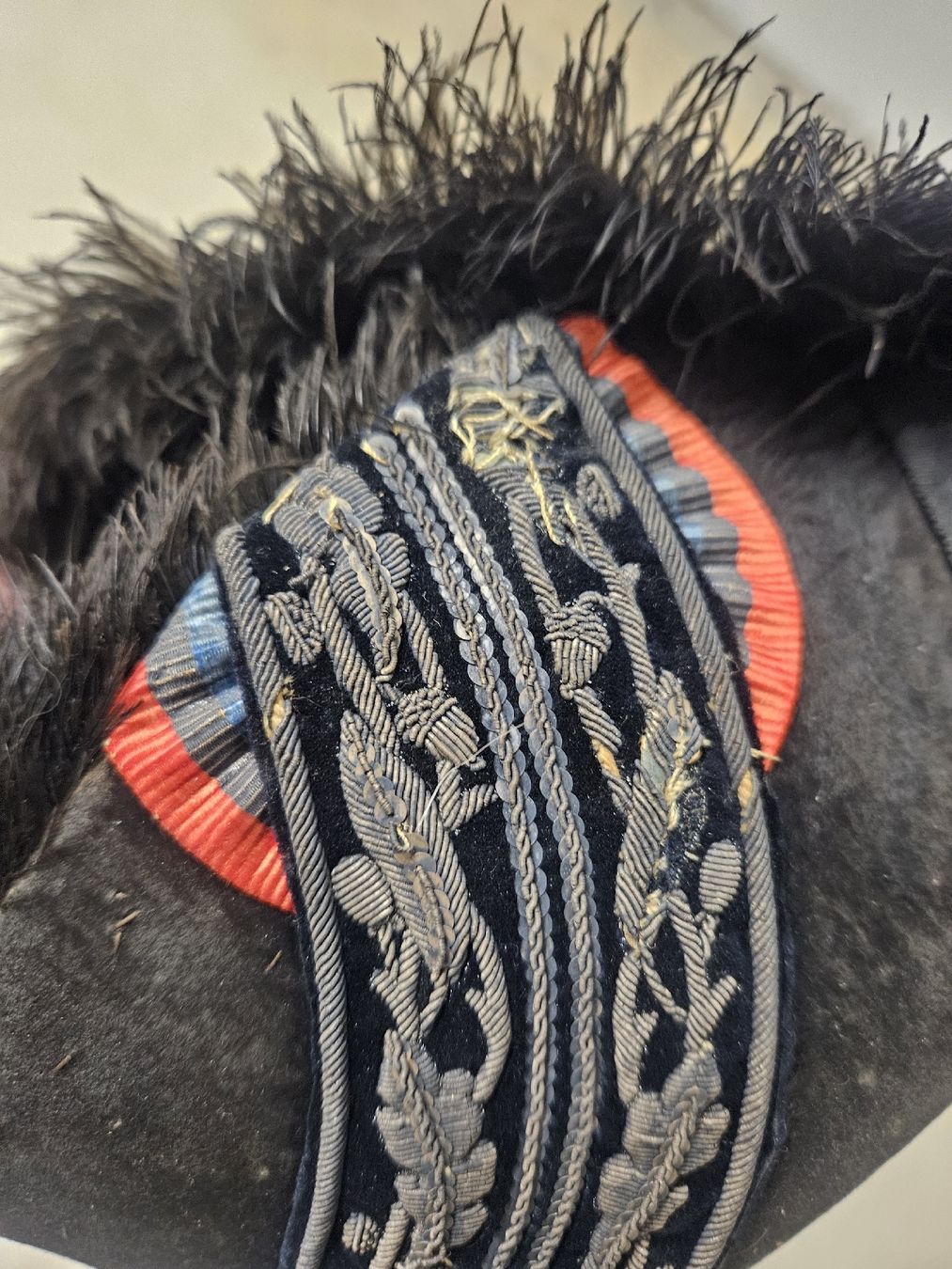 Uniformi: säbel hut general.?antik – Difettoso da Schwellbrunn venduto da Omega-alpha 7