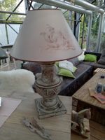 tolle Lampe mit shabbychic Lampenschirm