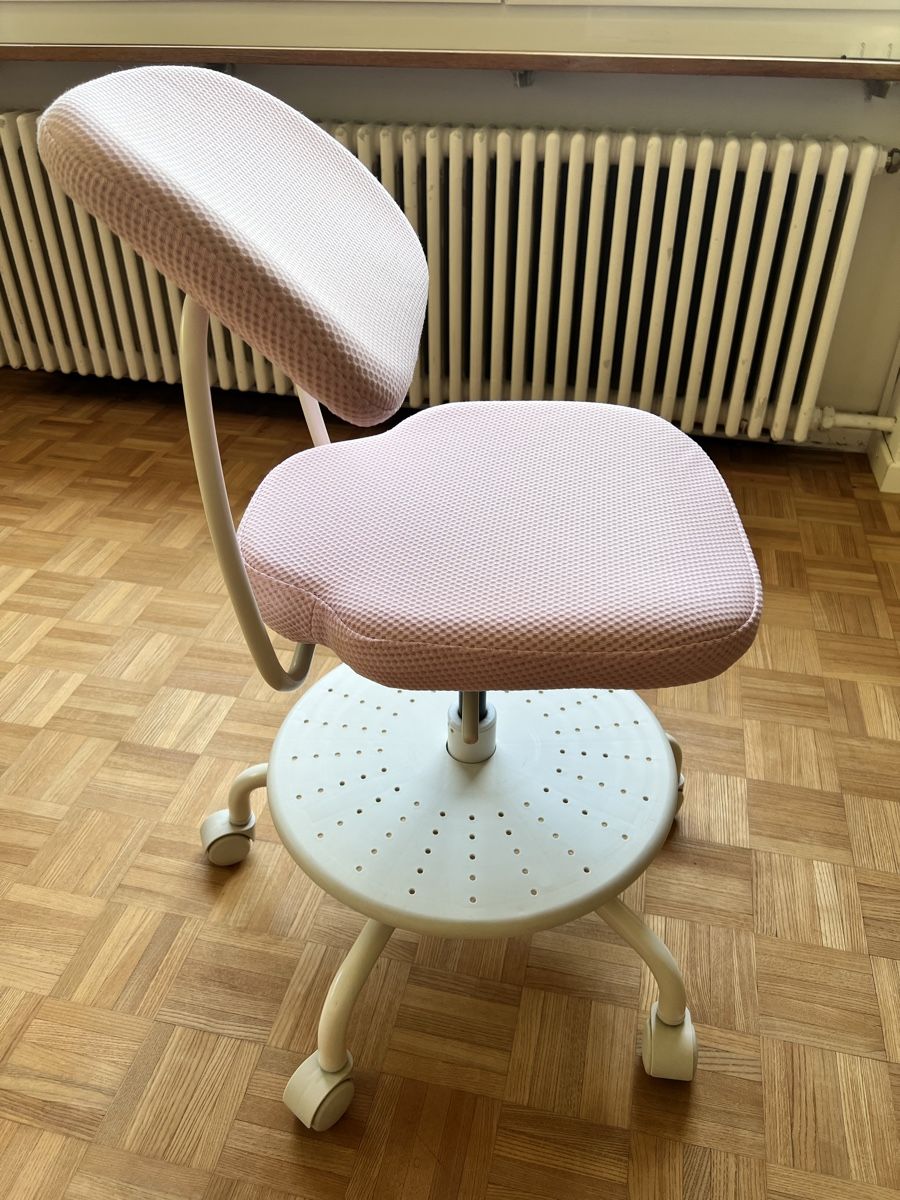 Ikea Sedie: Kinder Bürostuhl in hellrosa – Usato da Rombach venduto da Omar3 2