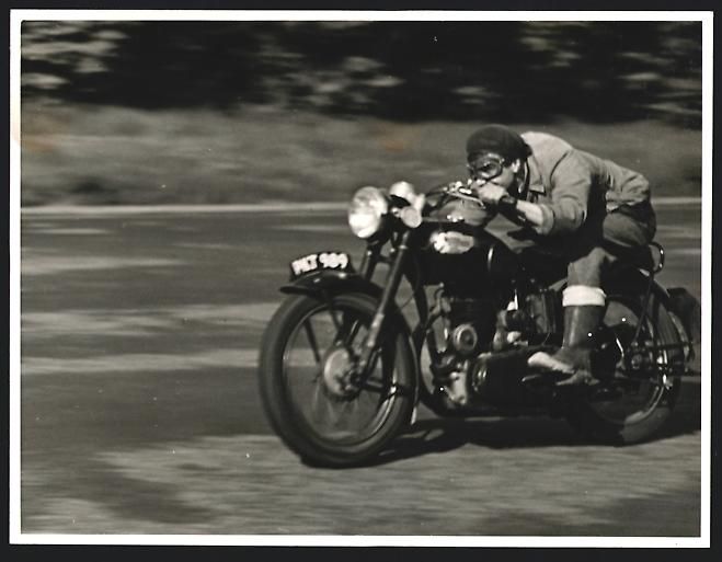 Fotografie & Manifesti: Fotografie Motorrad, Fahrer in aerodynam – Usato da Berlin venduto da bartko-reher