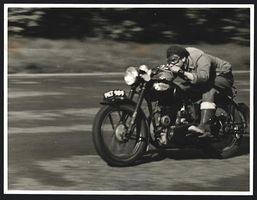 Fotografie Motorrad, Fahrer in aerodynam