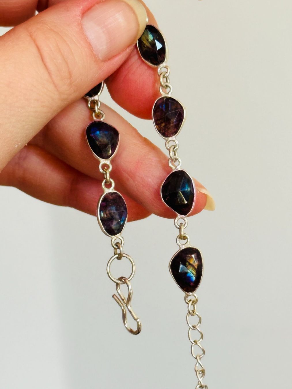 Bracciali & Braccialetti: Handmade Bracelet  Red Flash Labradorite – Nuovo e nell'imballaggio originale da Genève venduto da AGBERG 8