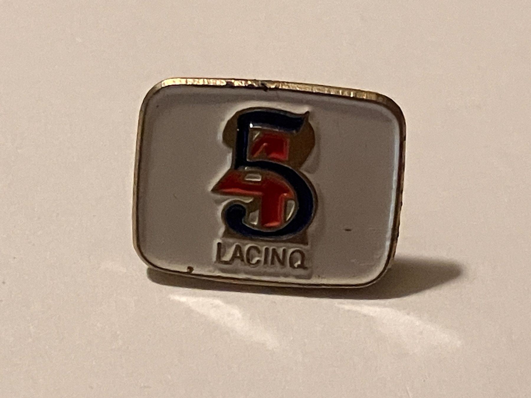 Placchette & Badge: 1 Pin 5 Lacinq – Usato da Basel venduto da djwwpp