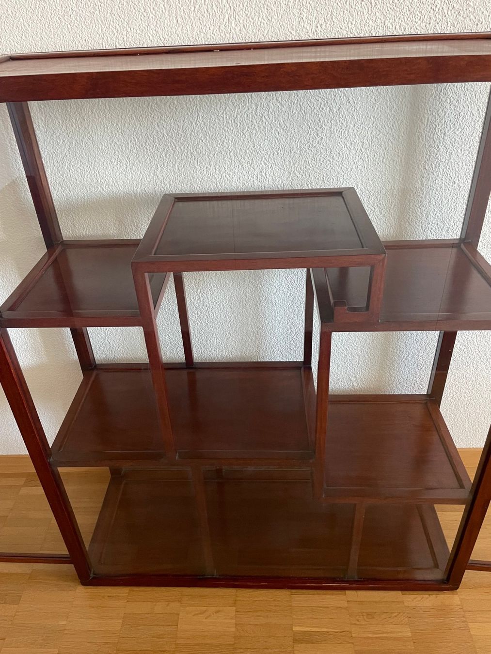 Vitrinen: Moderne Vitrine im chinesischen Stil – Gebraucht aus Bern von curtius01 6