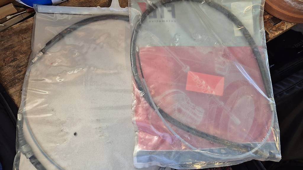Tutti pezzi di ricambio auto: 2x Handbremsseil FBS02078 – Nuovo e nell'imballaggio originale da Schwarzenbach SG venduto da thomasgrob42
