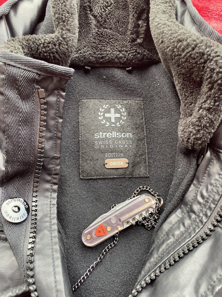 Strellson Jacken: Strellson Jacke Swiss Cross Edition Gr. 50 – Gebraucht aus Surcuolm von Brandon1958 2