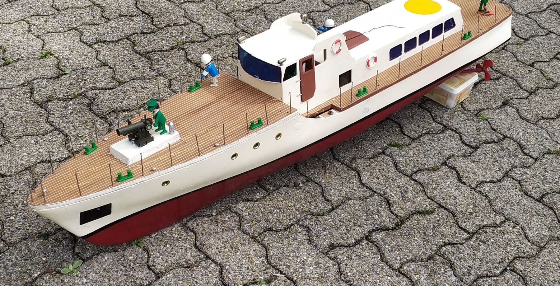 Modellismo RC: Model Ship - Perfect for Summer Fun! – Usato da Hinwil venduto da Ehretstock8 8