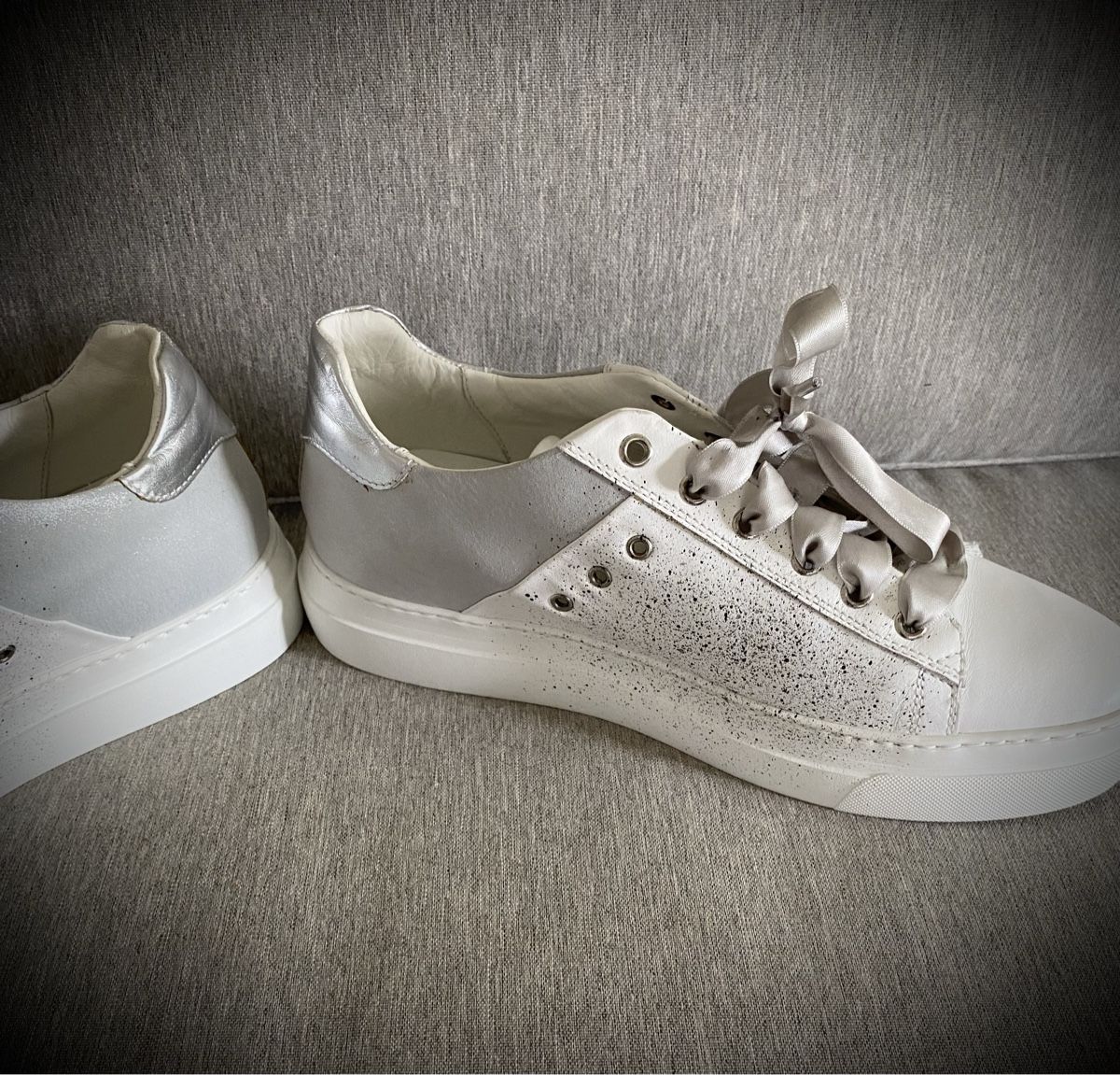 Damenschuhe: Noclaim Sneaker, Silber/Weiss, Gr. 42 – Neu (gemäss Beschreibung) aus Balterswil von Bibi66 1