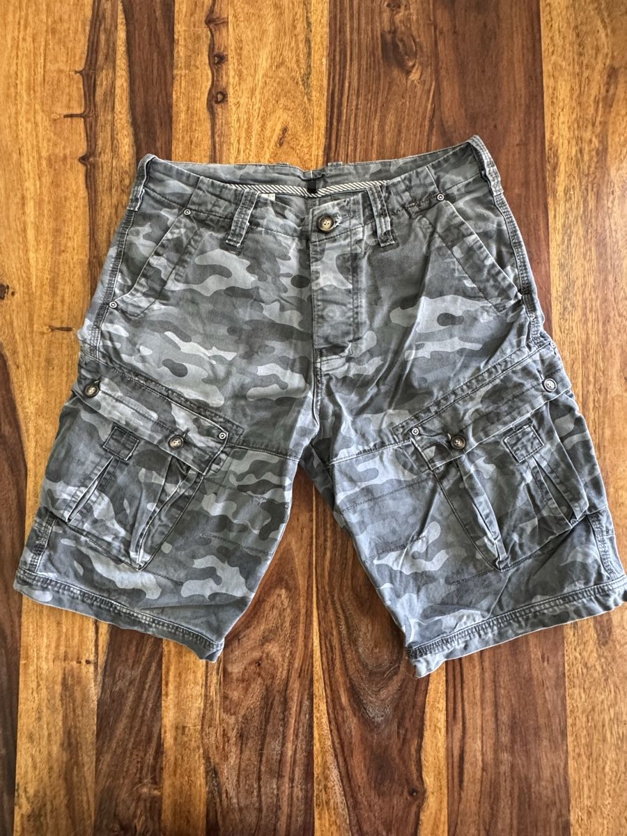 Pantaloni: Coole Cargoshorts im Camouflage-Look Gr. S – Usato da Reitnau venduto da Chiroptera74