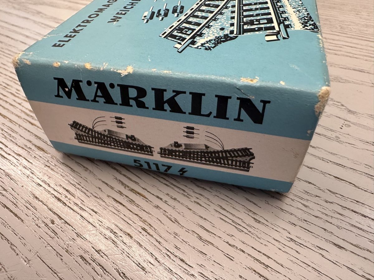 Märklin Modellini di ferrovie: Märklin 5117 Elektomagnetisches Weichenpaar – Usato da Lupsingen venduto da New-Haven 1