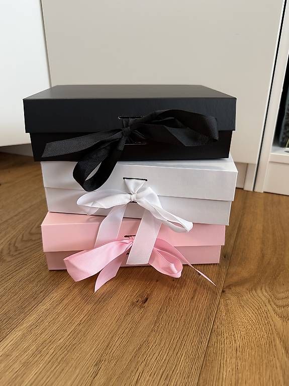 Tutte le decorazioni: Geschenkboxen mit Schleife – Nuovo (secondo la descrizione) da Frauenfeld venduto da nu_fe