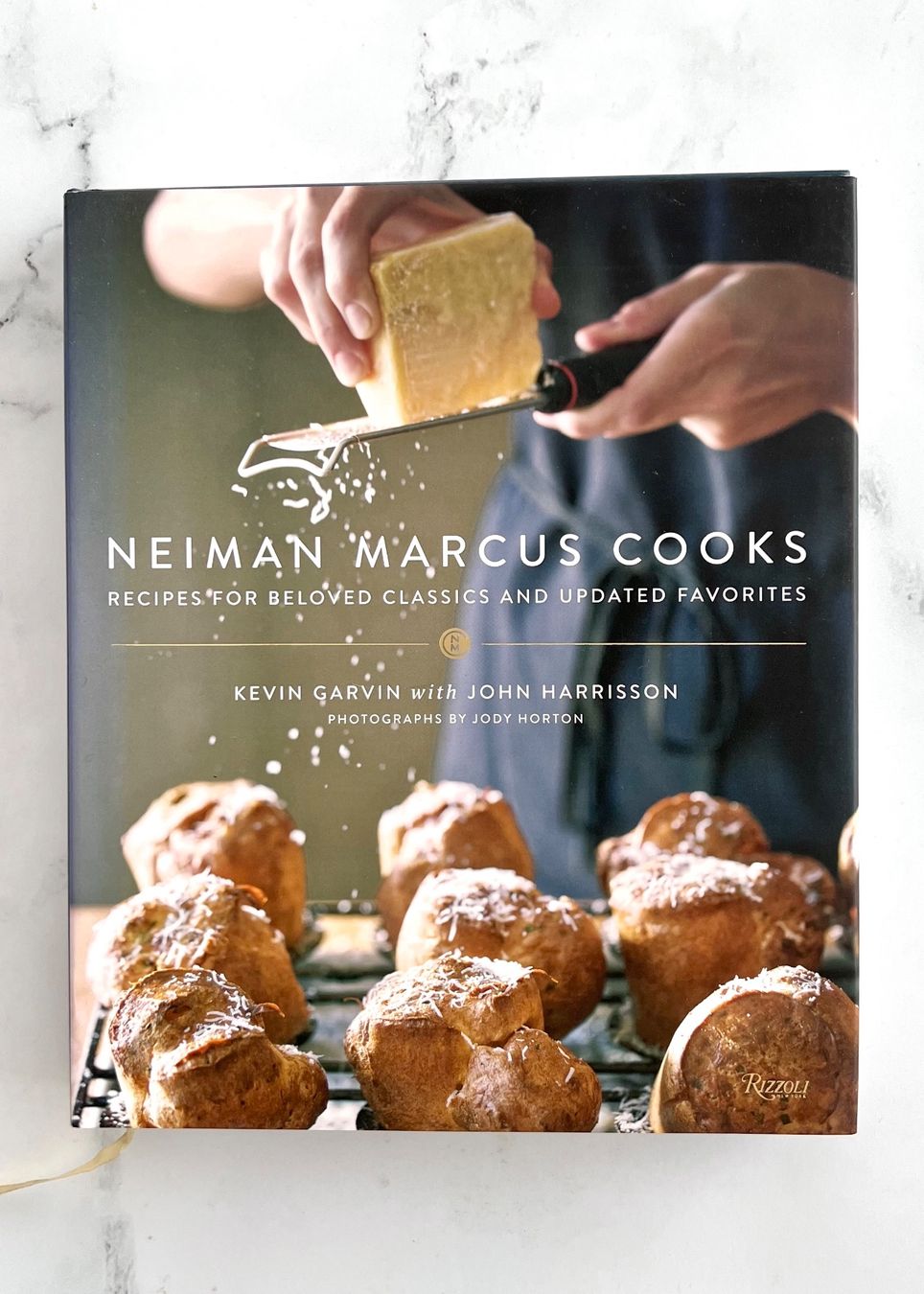 Libri: Neiman Marcus Cooks (Englisch) – Nuovo (secondo la descrizione) da Zürich venduto da berthy