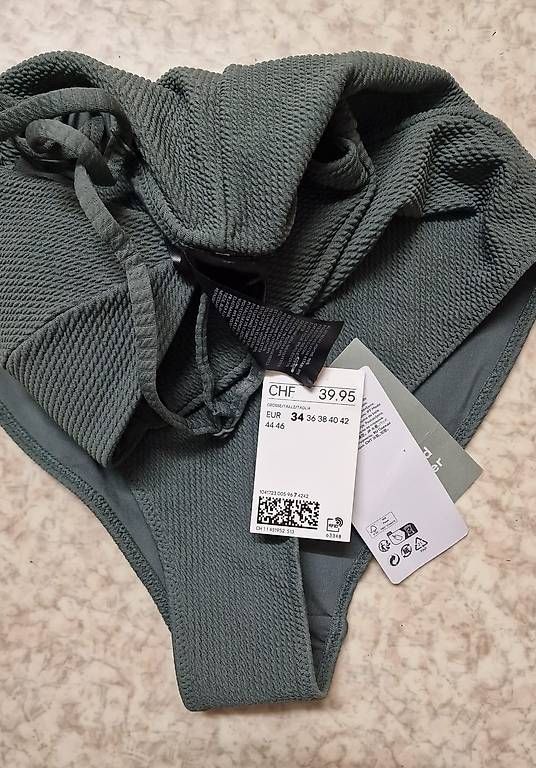 Badekleider & Bikinis: Badeanzug 34 NEU mit Etiketten – Neu und originalverpackt aus Seftigen von G00 1