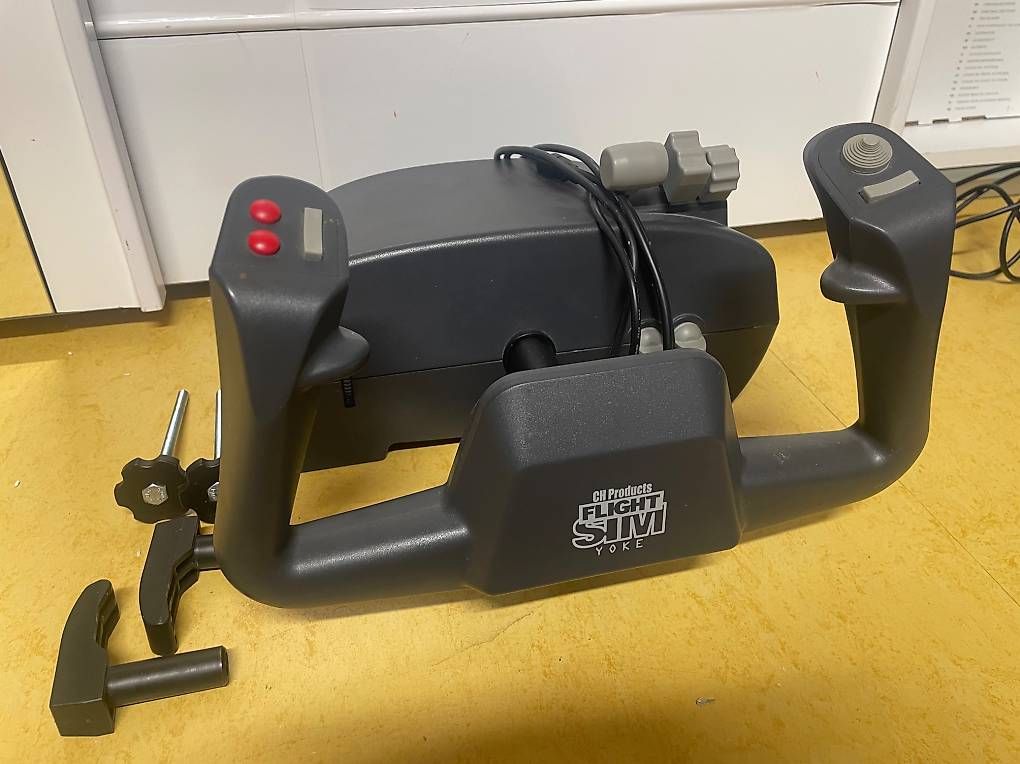 Saitek Controller: Flugsimulator Set Saitek – Gebraucht aus Chur von CalandaBrau
