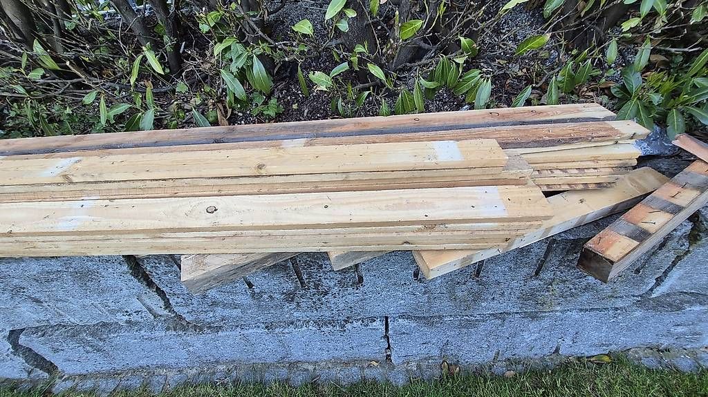 Articoli in legno: BRETTER HOLZ 27 St. – Usato da Fisibach venduto da Lorobin 1