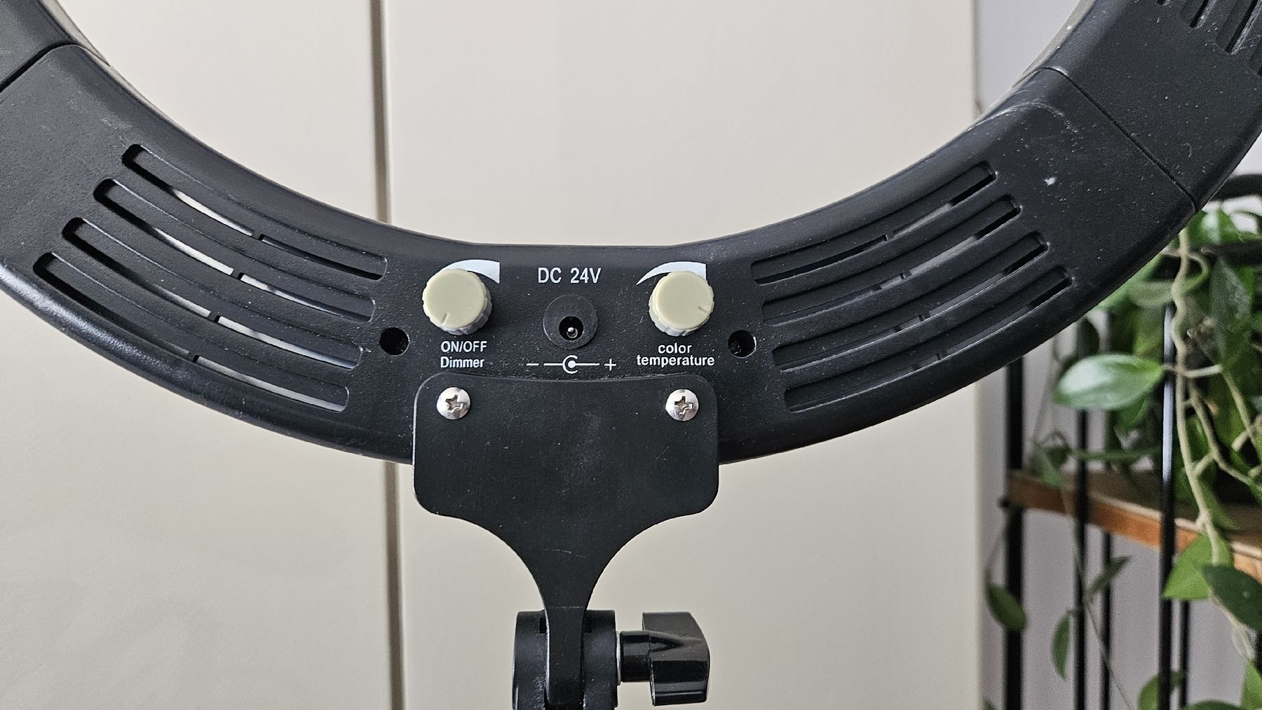 Lampade: Ringlicht mit Stativ und Netzteil 26cm und 18cm – Usato da Bülach venduto da winzelerdavid 2