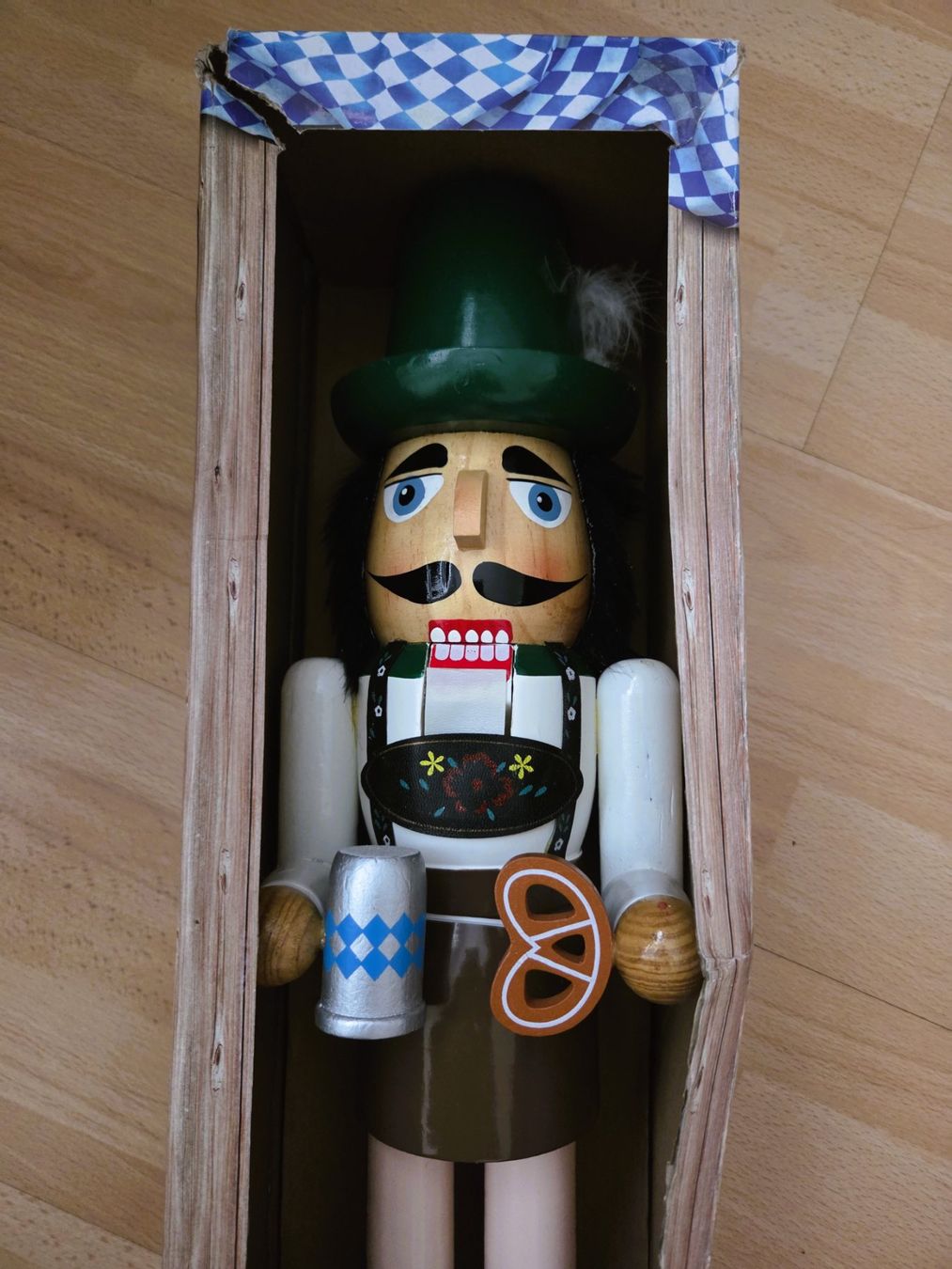 Figuren: GROSSER NUSSKNACKER FIGUR ((NEU)) OVP – Neu (gemäss Beschreibung) aus Brüttisellen von Nighttrain 5