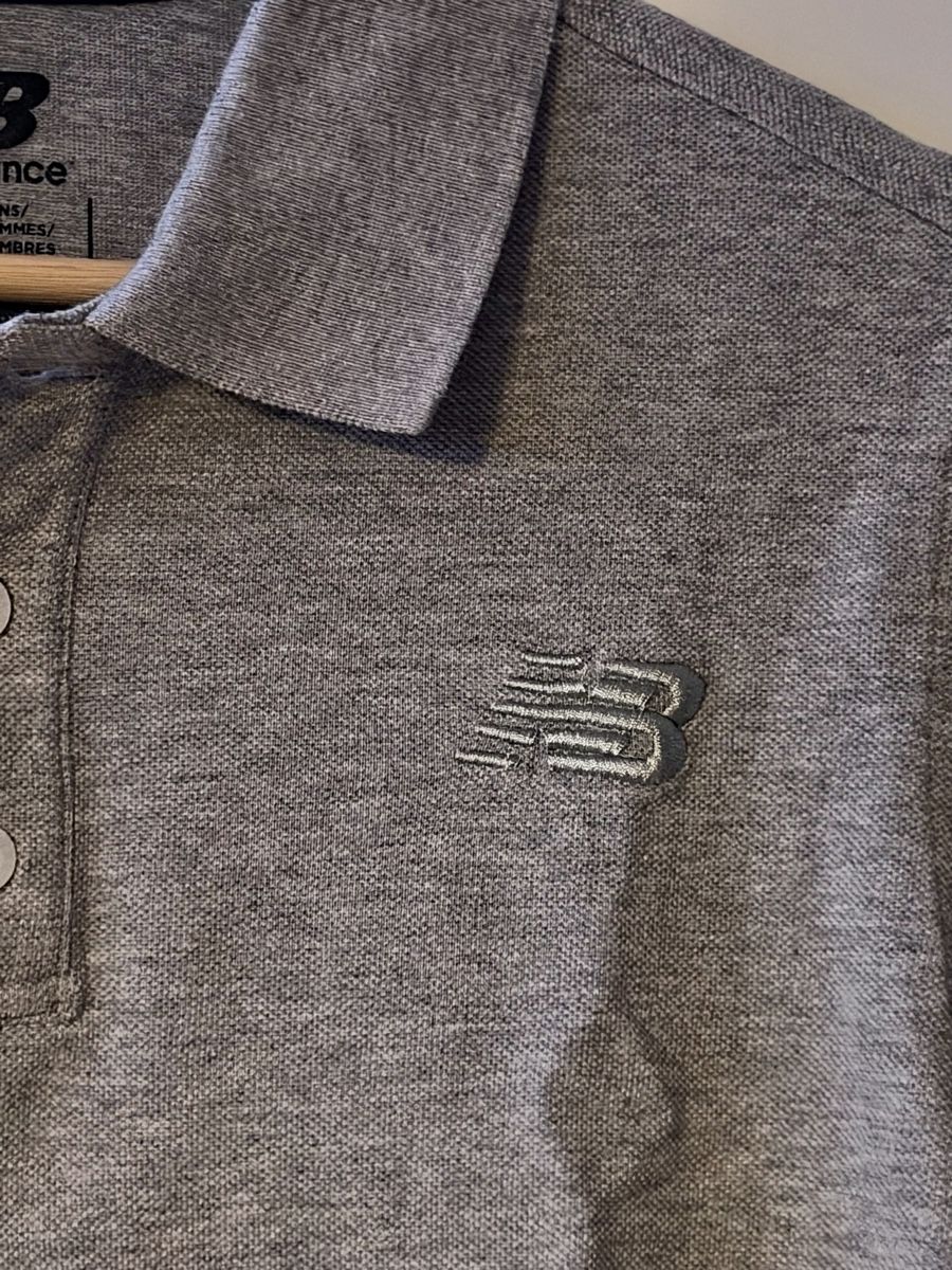 Magliette Polo: Polo New Balance gris, taille M – Usato da Boudry venduto da LuigiLoot