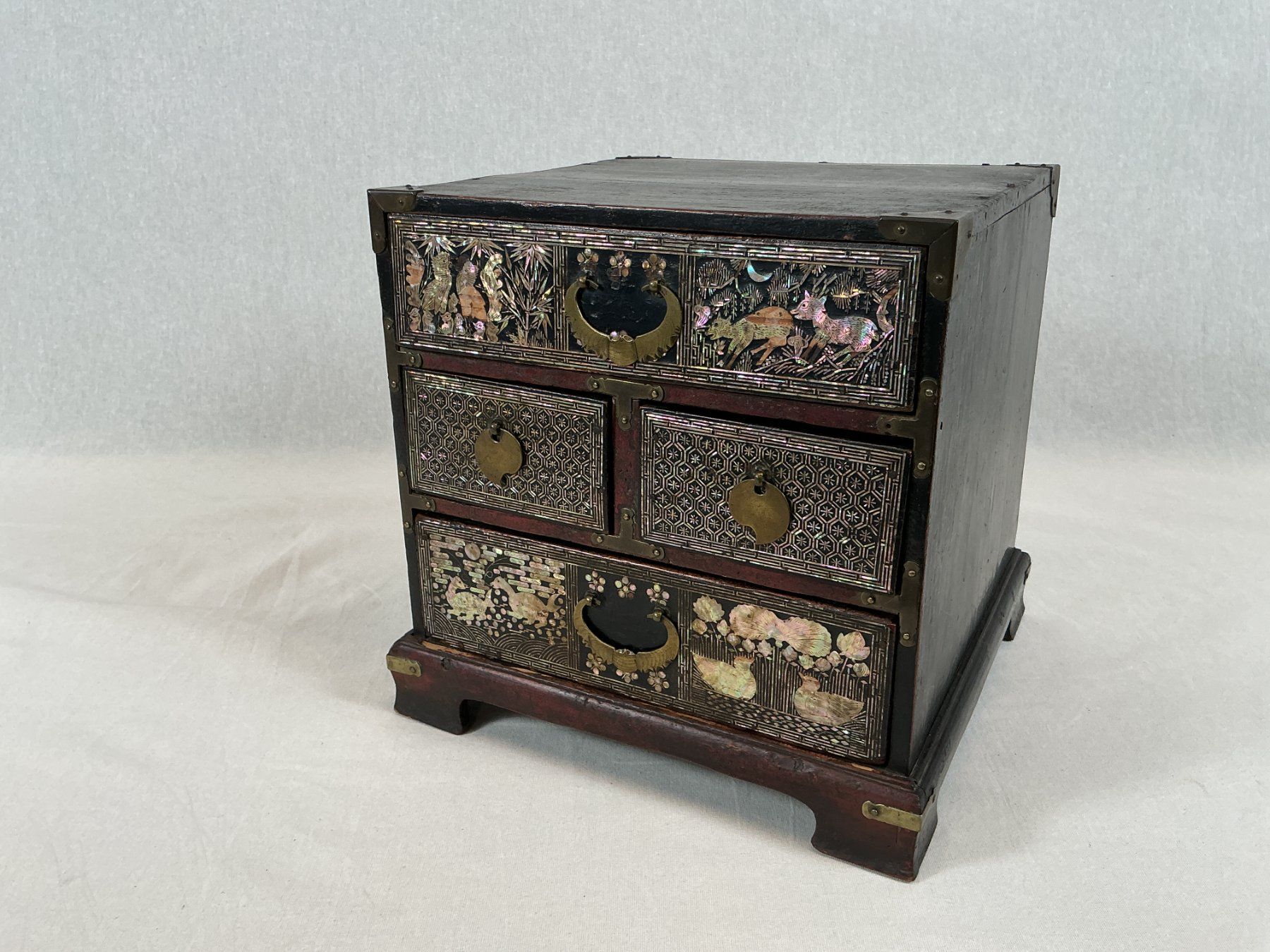 Commodes: KOMMODE Antik aus Korea – D'occasion à Richterswil par Restwert_Richterswil