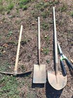 Gartengeräte Set Pickel Schaufel Spaten Heckenschere gebrauc