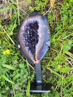Amethyst Geode auf Metallständer Deko