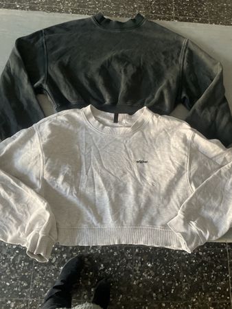 2 coole H&M Crop-Sweatshirts Gr. XSgrau