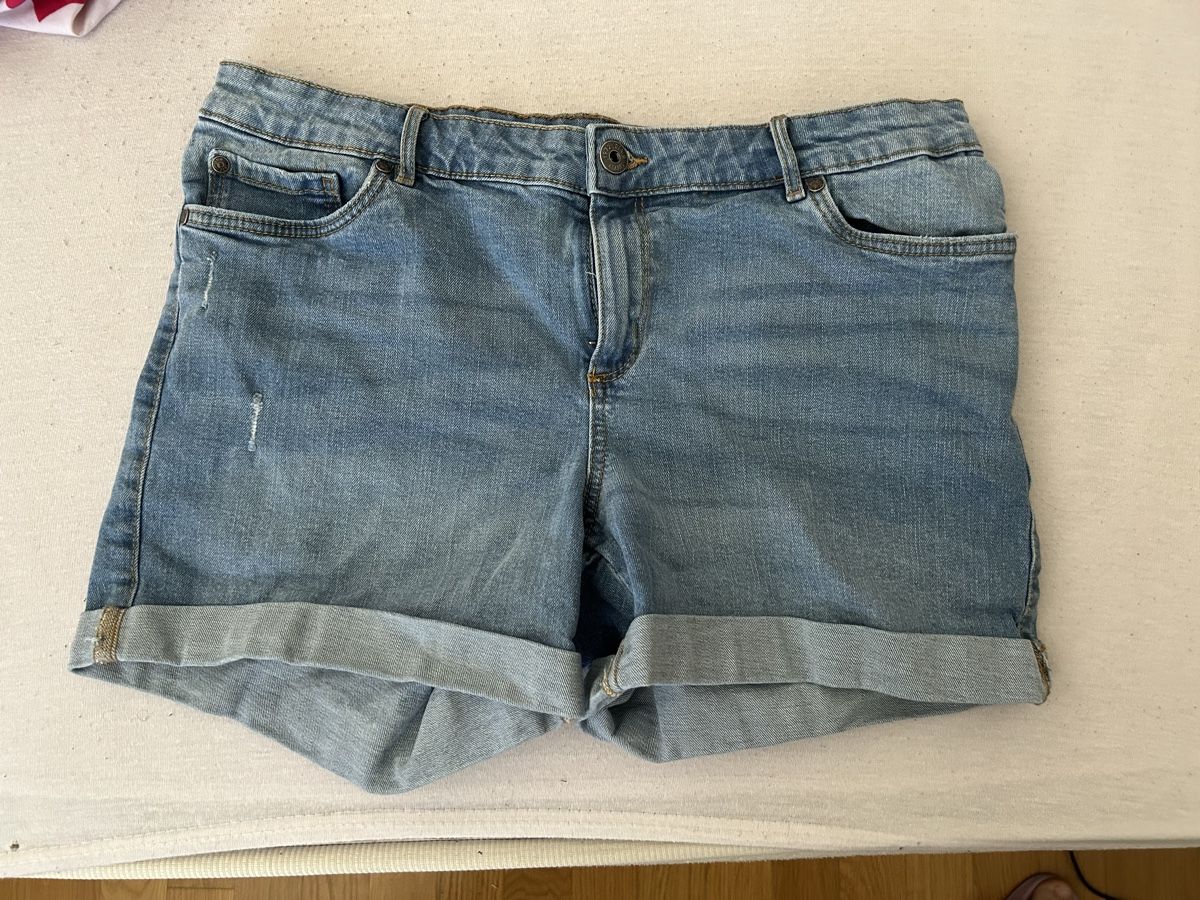 Hosen: Short en jean taille 42 – Gebraucht aus Reconvilier von Panda90