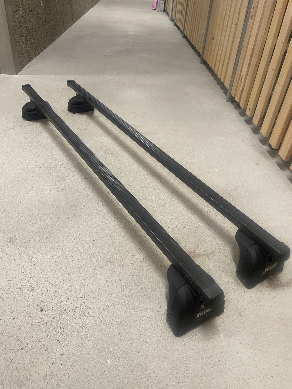 Thule Portapacchi: Thule SquareBar Evo Dachträger Audi A4 B9 mit Dachreling – Usato da Oberwil BL venduto da max_dw88