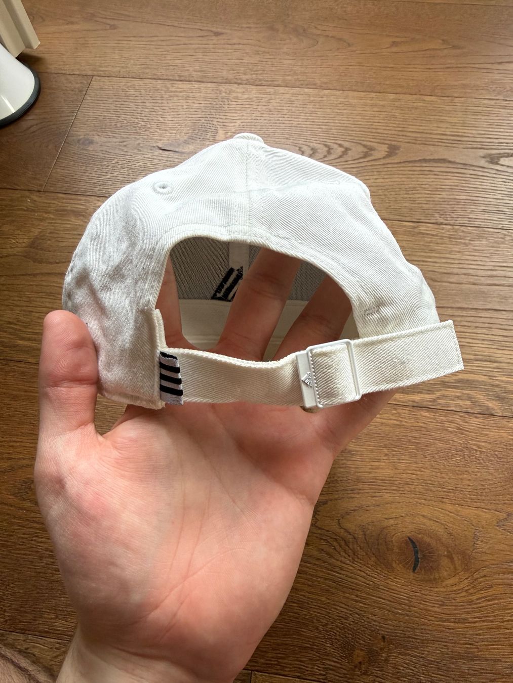 Altro in  Abbigliamento & Accessori: Weisse Adidas Cap – Nuovo (secondo la descrizione) da Zufikon venduto da nic_wsy7 1