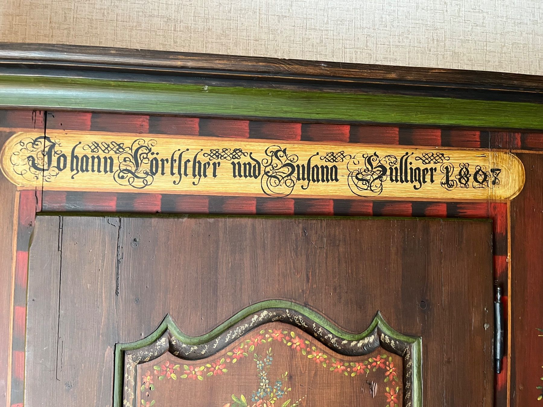 Schränke: Antiker Bauernschrank – Gebraucht aus Gwatt (Thun) von Papierbon 3