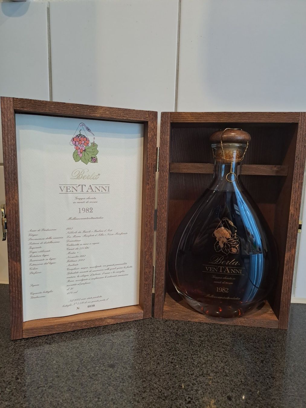 Berta Bevande alcoliche: Berta Grappa VENTANNI 1982 mit OHK  41 Jährigen Berta Grappa – Nuovo e nell'imballaggio originale da Elsau venduto da Kellerraeumung