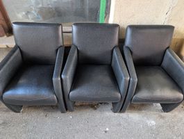 3 Armlehnstühle schwarz mit Rollen gebrauchter Zustand